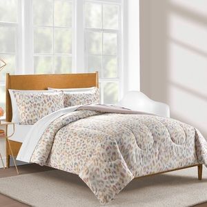 Three pieces Comforter set. King size. Used